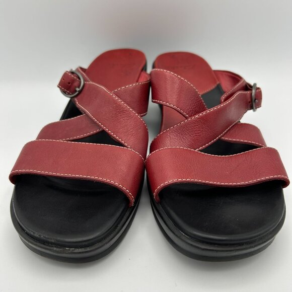 Clarks Womens Red Leather Strappy Sandals With Black Sole Size 9M - Picture 2 of 8